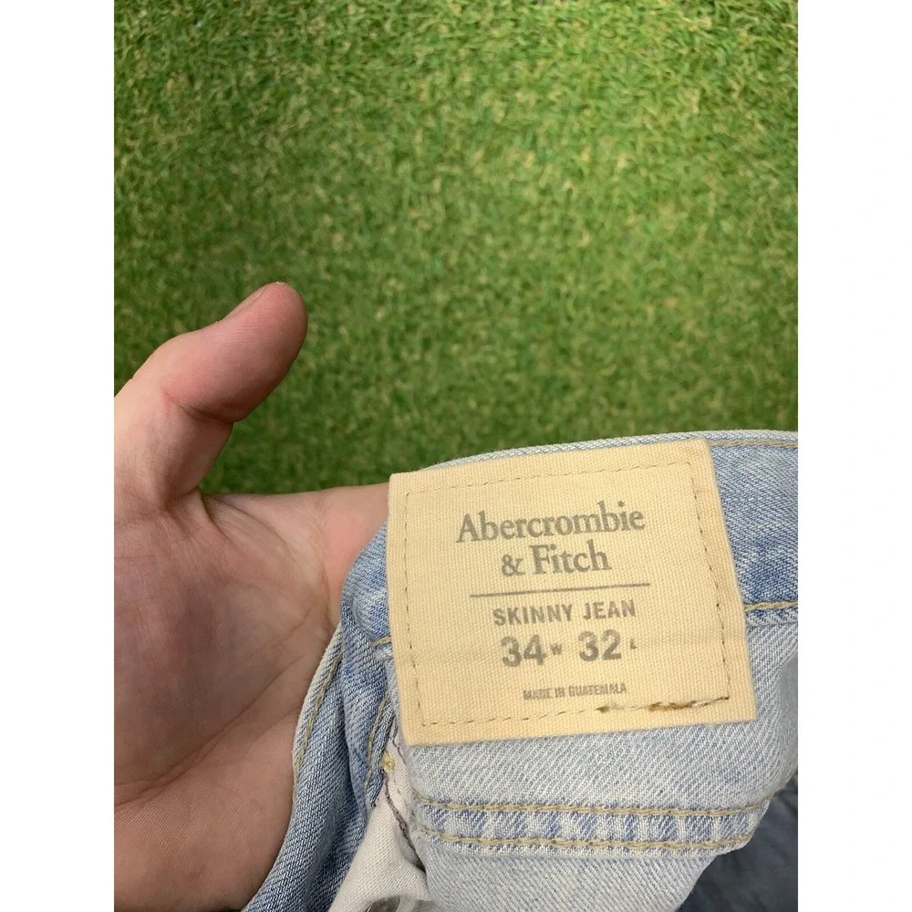 Abercrombie & Fitch shop confidence